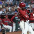 Méhraj lepte el a pályát a baseballmeccsen – videóval
