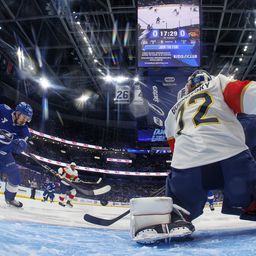 Továbbjutott a címvédő az NHL-ben