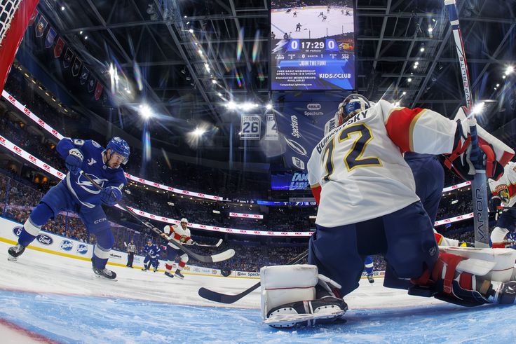 Továbbjutott a címvédő az NHL-ben