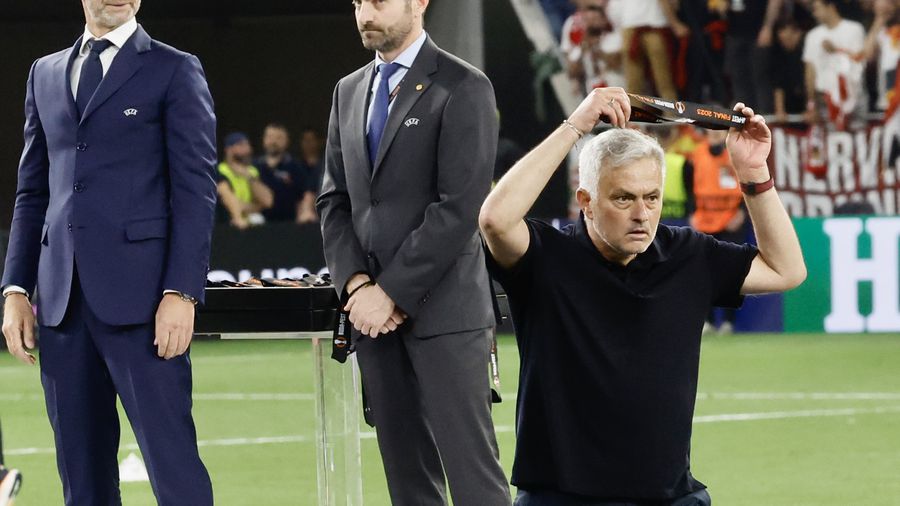 Videó: „Kib*szott szégyen” – Mourinho botrányt csinált a Puskás Arénában