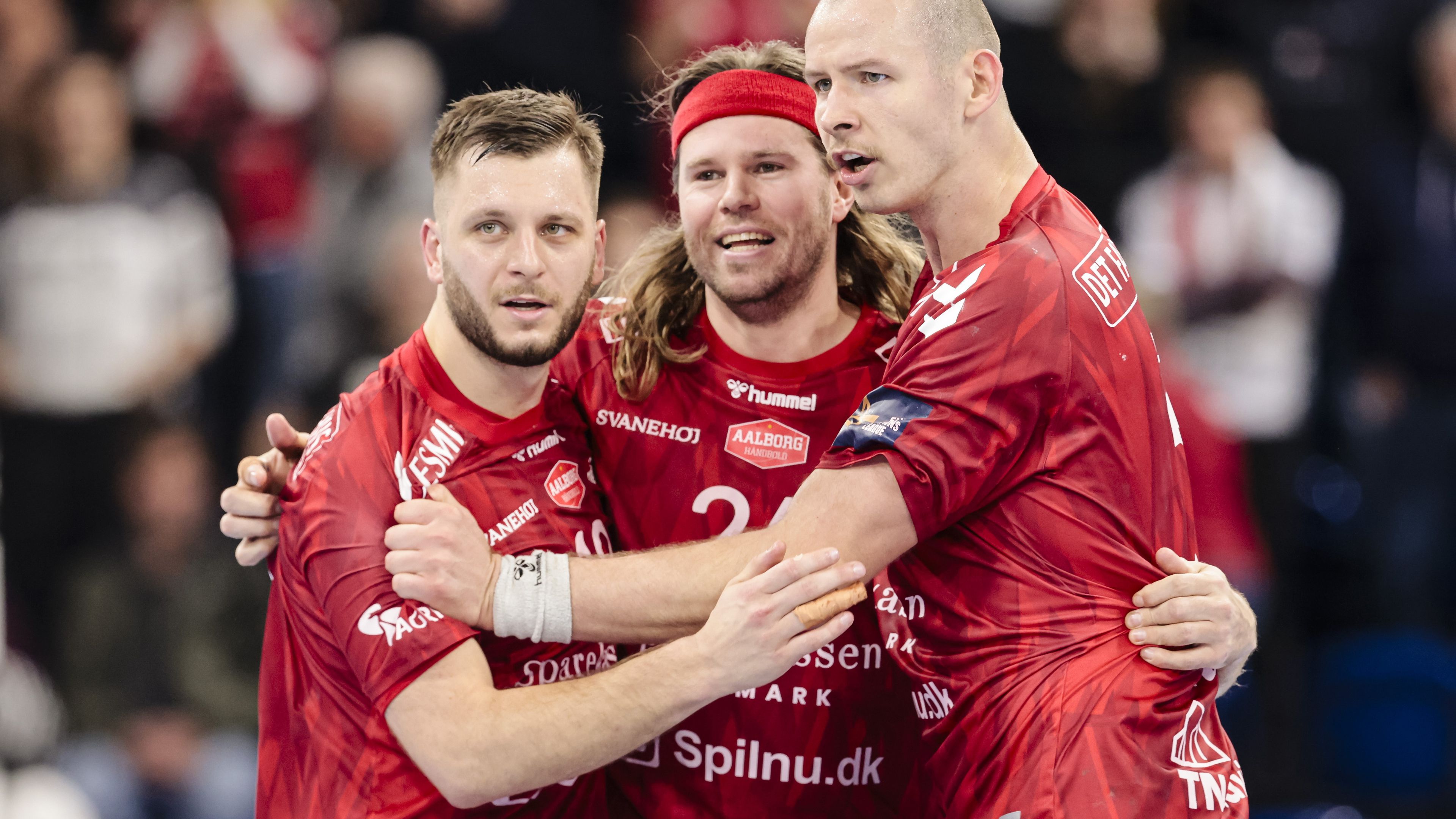 Mikkel Hansen (középen) bajnoki címmel búcsúzik az Aalborgtól