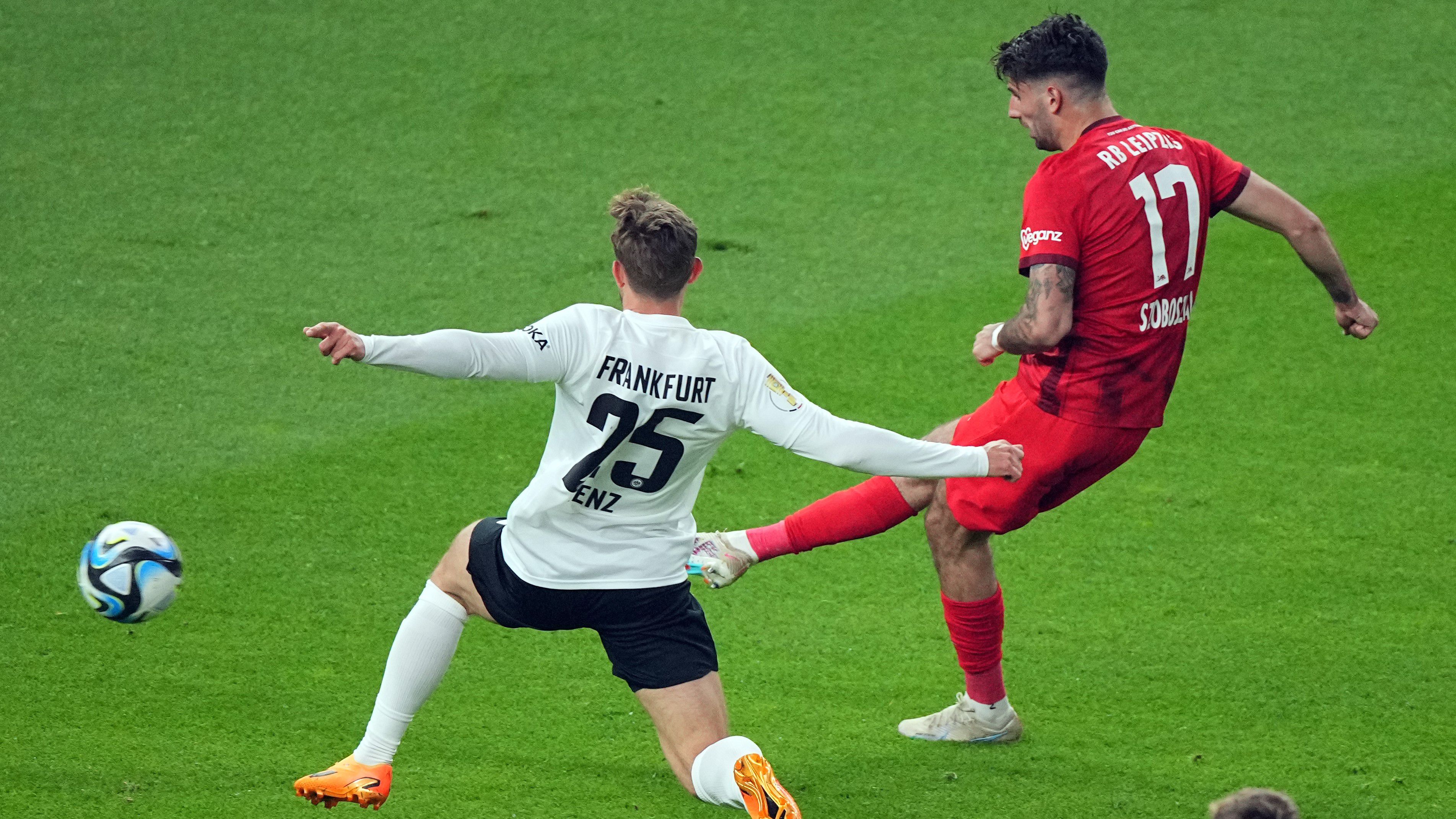 A Frankfurt elleni Német Kupa-döntőben a magyar középpályás állította be a 2–0-ás végeredményt.
