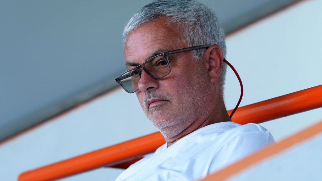 Marad az AS Roma vezetőedzője José Mourinho, de a Mahd Sportakadémia igazgatótanácsának tagja lesz.