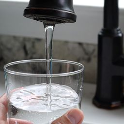 Mennyi a napi ajánlott folyadékbevitel?