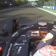 Verstappen bedobta a törölközőt, de megúszta szárazon, egy figyelmeztetéssel – videó