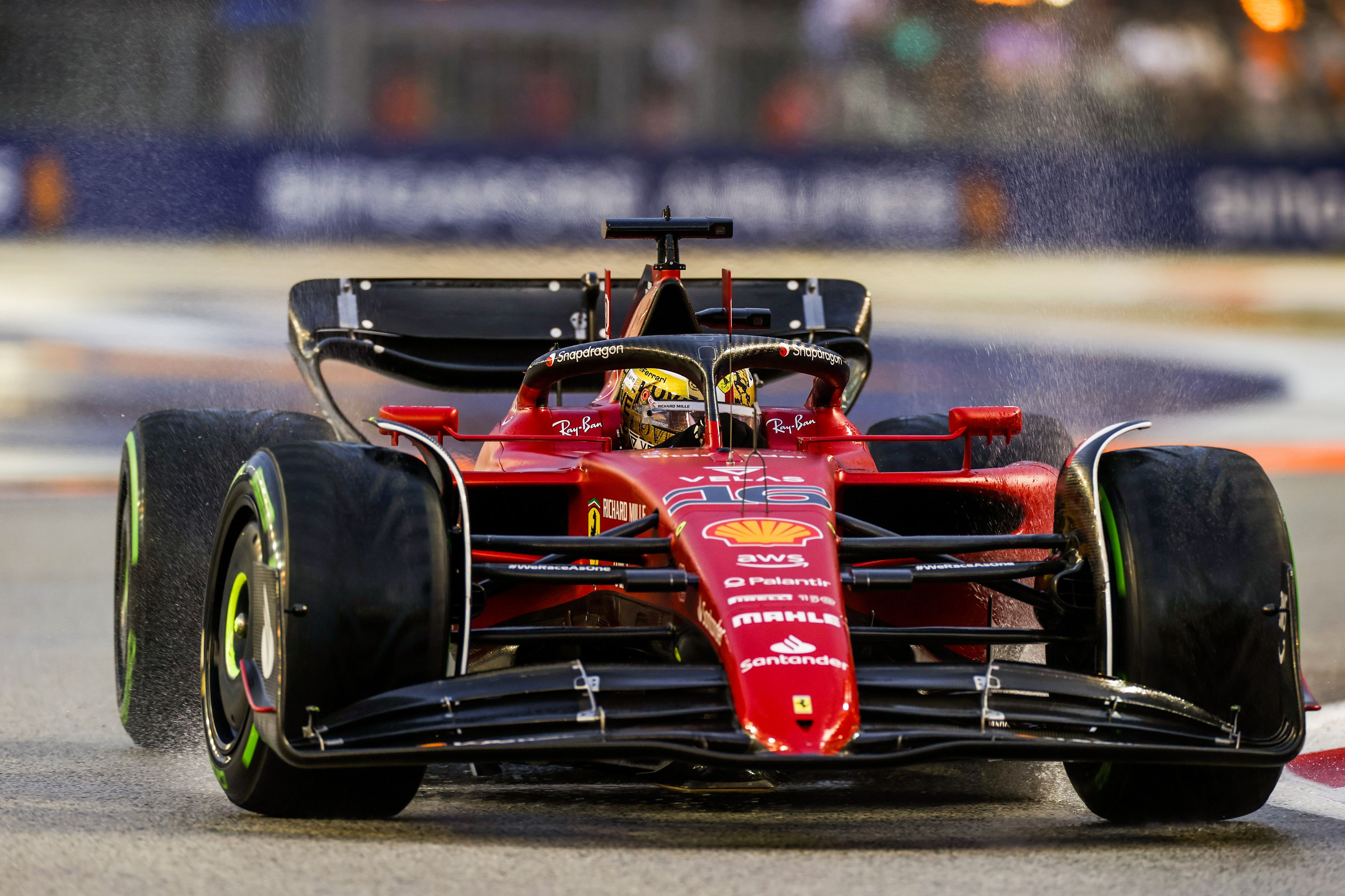Leclerc nyerte a Szingapúri időmérőt, Verstappen csak a nyolcadik