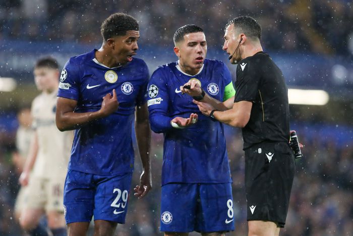 Wesley Fofana számára nem ez az első eset, hogy gyorshajtás,vagy veszélyes vezetés miatt büntetik, ha így folytatja lecsukja a rendőrség