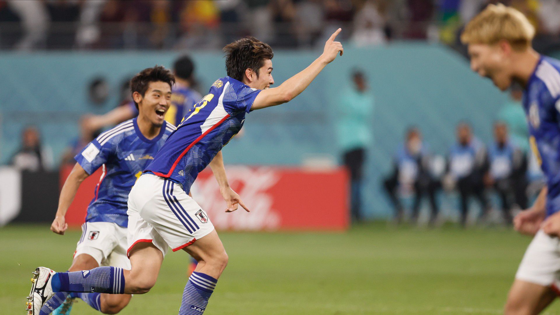 KÉP: újabb vitatható ítélet – kint volt a labda a japánok góljánál?