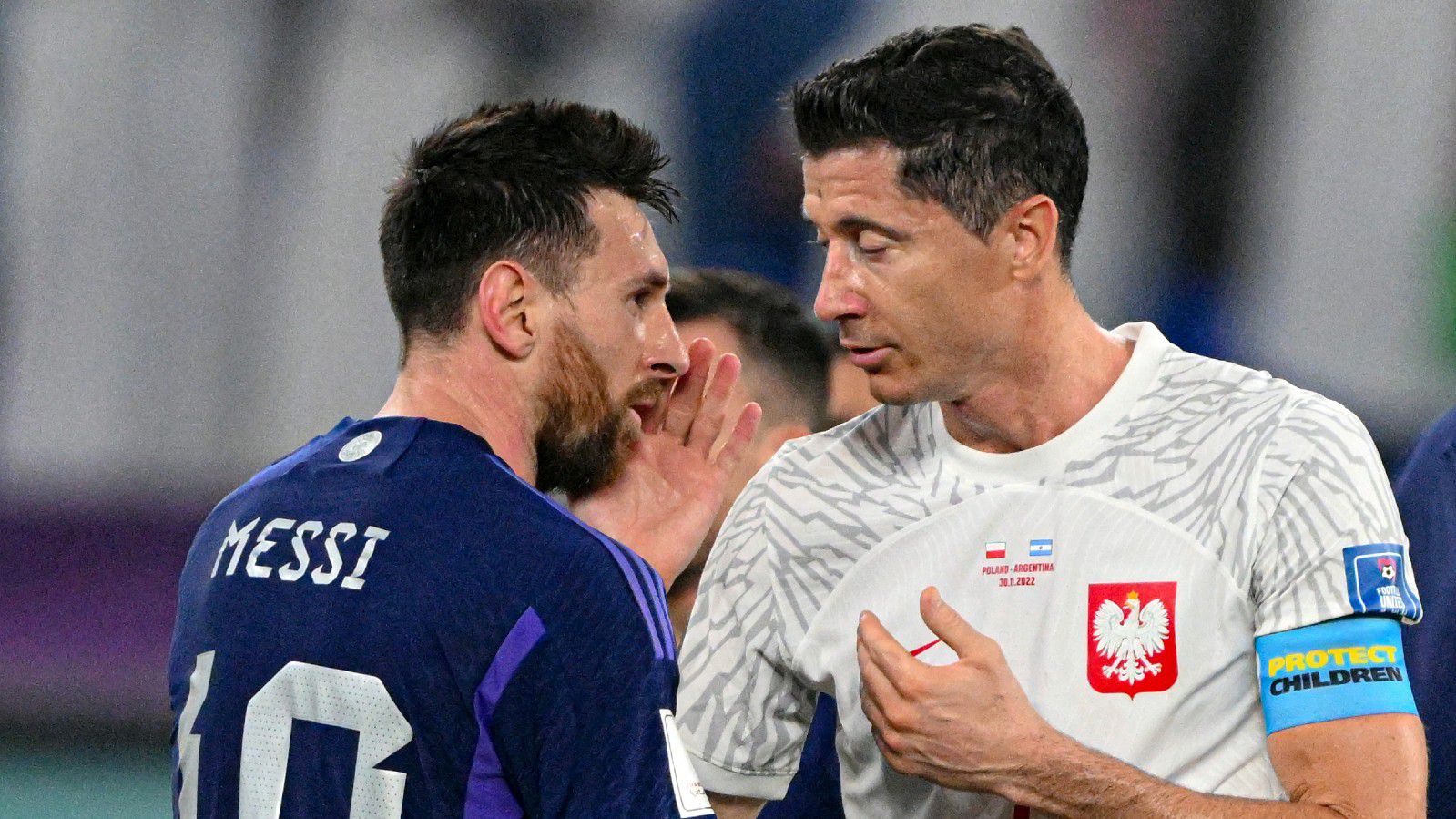 VIDEÓ: Messi és Lewandowski sugdolózott – vajon mi hangzott el kettejük között?