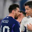 VIDEÓ: Messi és Lewandowski sugdolózott – vajon mi hangzott el kettejük között?