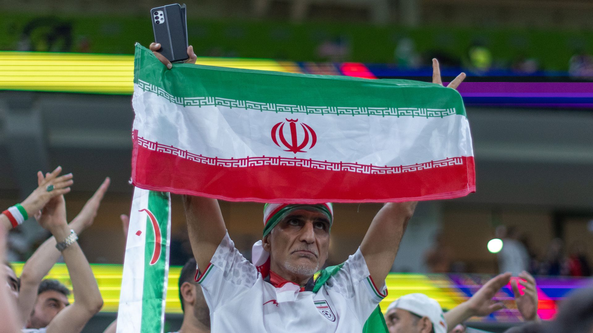 Mindössze néhány tucat szurkoló fogadta az iráni válogatottat
