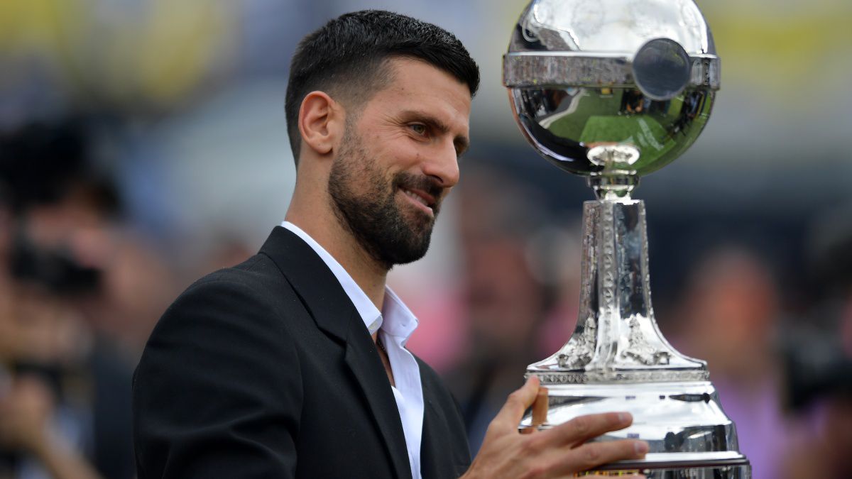 Novak Djokovics és a Libertadores-kupa győztesének járó trófea