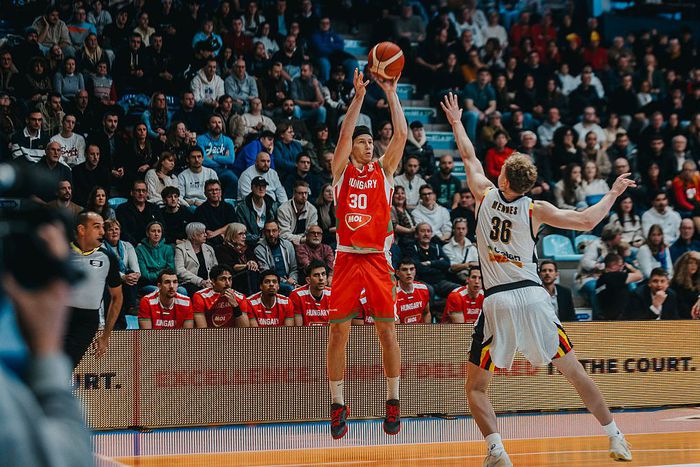 Somogyi Ádám emelkedik (Fotó: Getty Images)