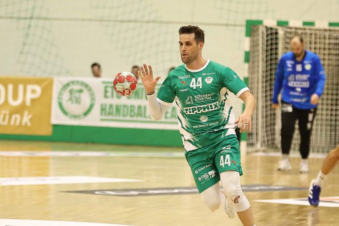 Dean Bombac köszönetet mondott a szurkolóknak (Fotó: gyorietouni.hu)