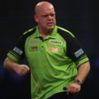 Michael van Gerwen odaszúrt a fejhallgatót viselt Price-nak