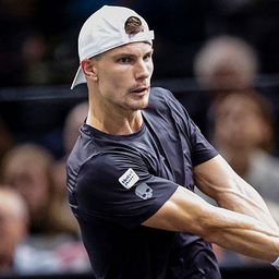 Fucsovics meccslabdáról esett ki Brisbane-ben, párosban pedig visszaléptek; Nadal győzelemmel tért vissza
