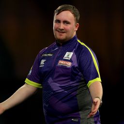 A 16 éves Luke Littler és az új világelső játssza a darts-vb döntőjét – videókkal