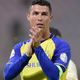 A jelenleg Szaúd-Arábiában futballozó Ronaldo 500 milliós órában jelent meg a boxmeccsen