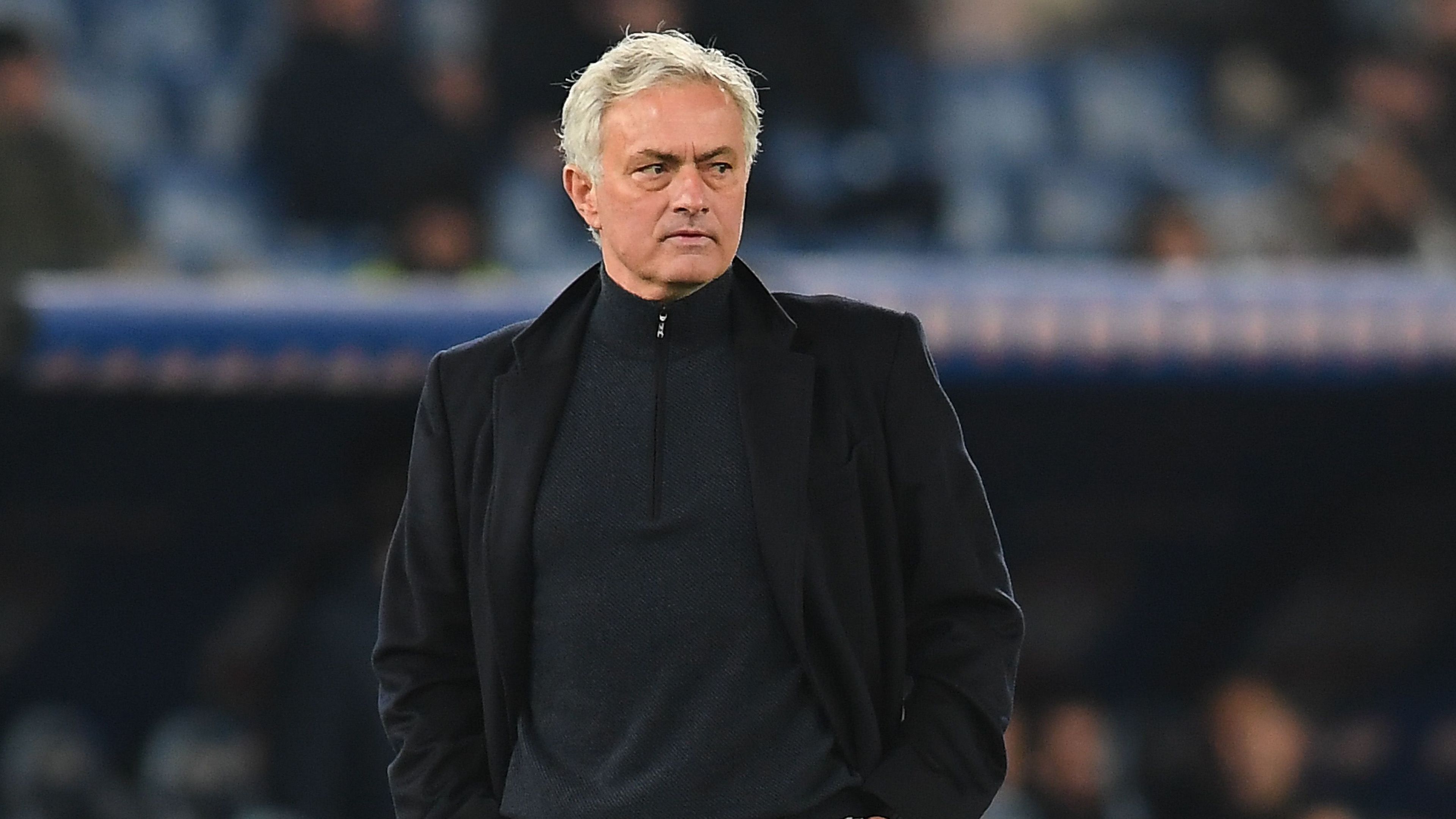 A Chelsea-drukkerek José Mourinhót éltették a Brentford elleni 2–2-es döntetlen alatt
