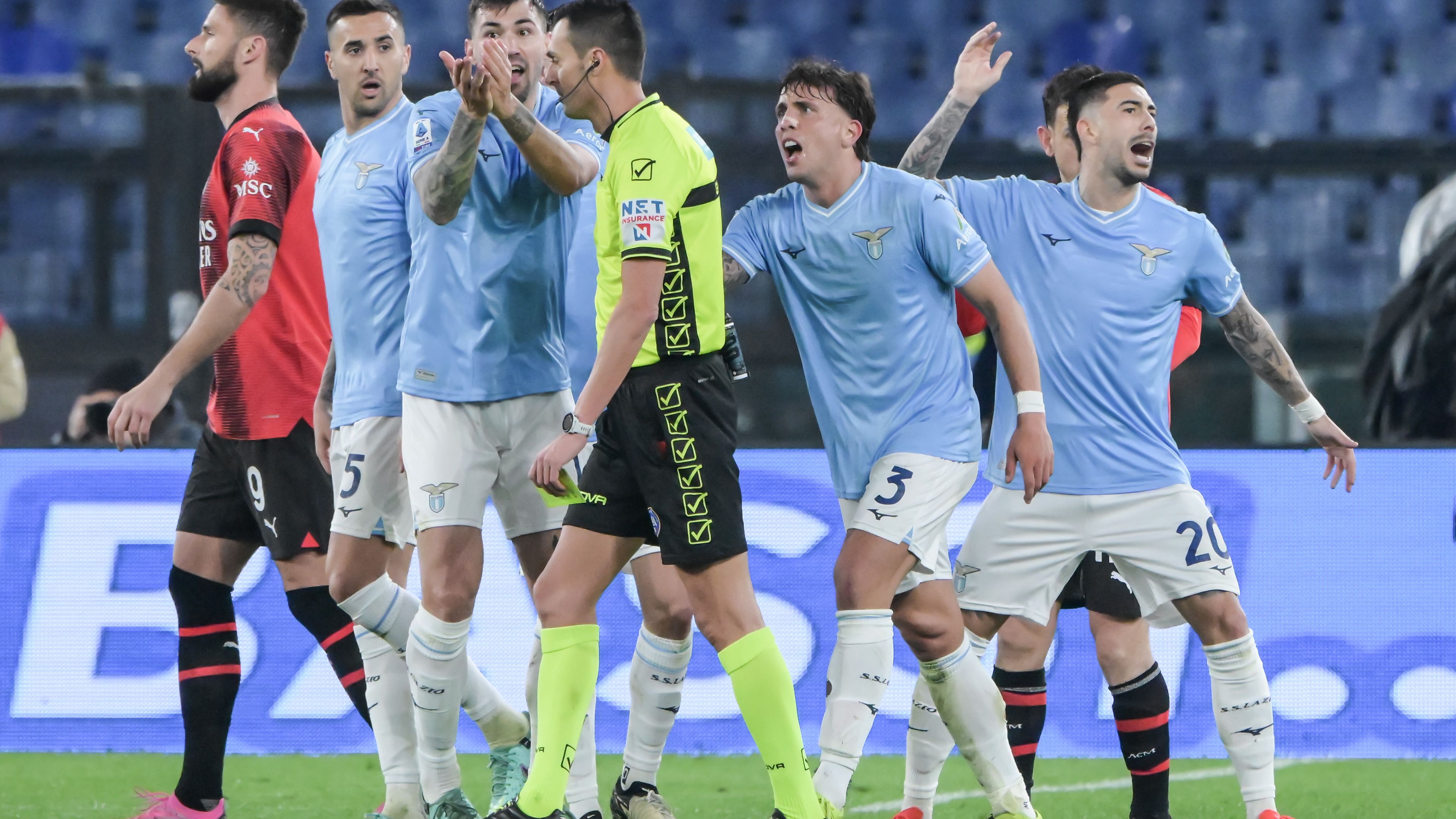 Marco Di Bello játékvezető munkáját rengeteg kritika érte a pénteki mérkőzés után