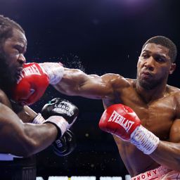 Botrányba fulladt Anthony Joshua-meccse – videókkal