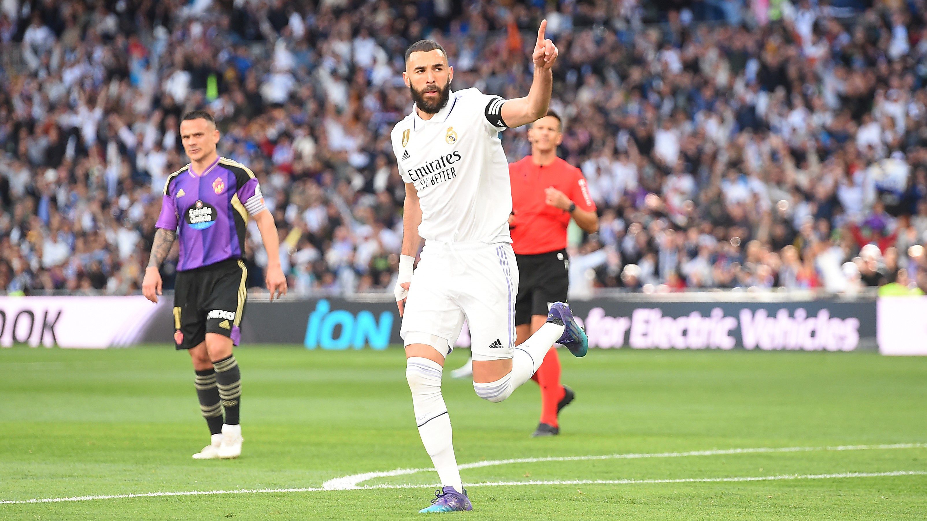 Karim Benzema történelmi mesterhármasa után a Real Madrid kiütötte a Valladolidot – videóval