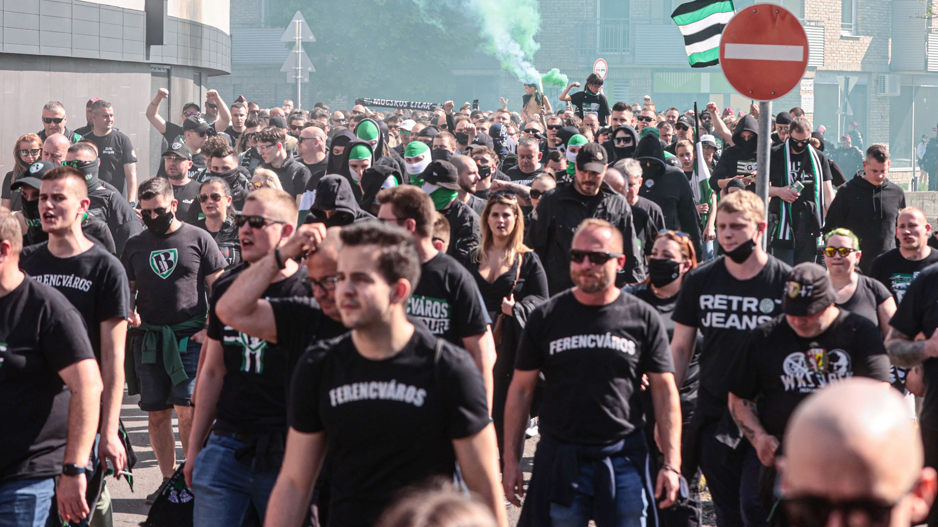 Februárban az Újpest-, májusban a Ferencváros-szurkolók vonulását követtük nyomon. (Fotó: Czerkl Gábor)