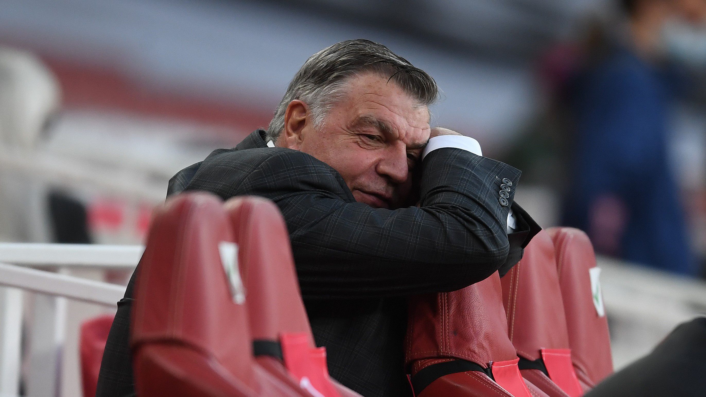 Sam Allardyce elképesztő összegért tarthatja benn a PL-csapatot