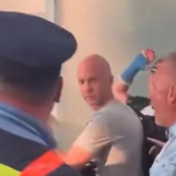 Elfogták az El-döntő után a bírót a reptéren bántalmazó Roma-drukkert – videóval