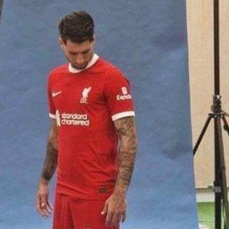 Itt az első kép Szoboszlairól Liverpool-mezben, a klublegenda mezszámát kapta
