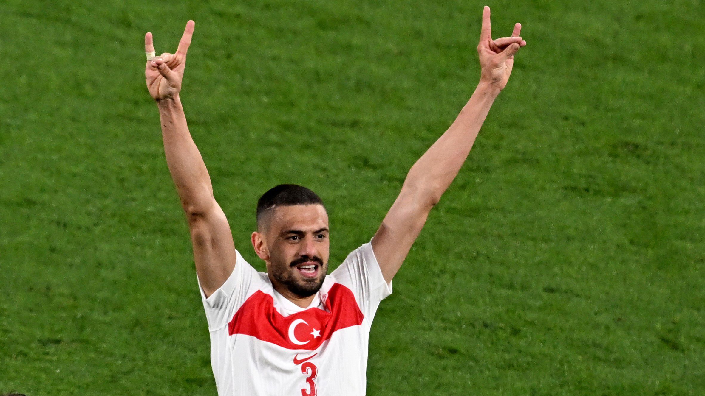 Duplázott a védő, Törökország legyőzte Ausztriát és ott van a negyeddöntőben