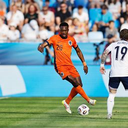 A Premier League-ben folytatja a holland tehetség