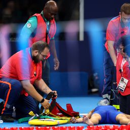 A parton esett össze az úszónő az olimpián – az is kiderült, miért