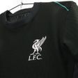 Bár Szoboszlai korábban már leleplezte, most bemutatták a Liverpool új idegenbeli mezét