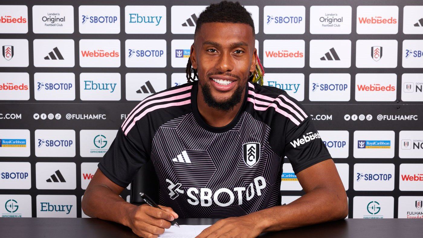 Alex Iwobi aláírt a londoni fehérekhez (Fotó: fulhamfc.com)