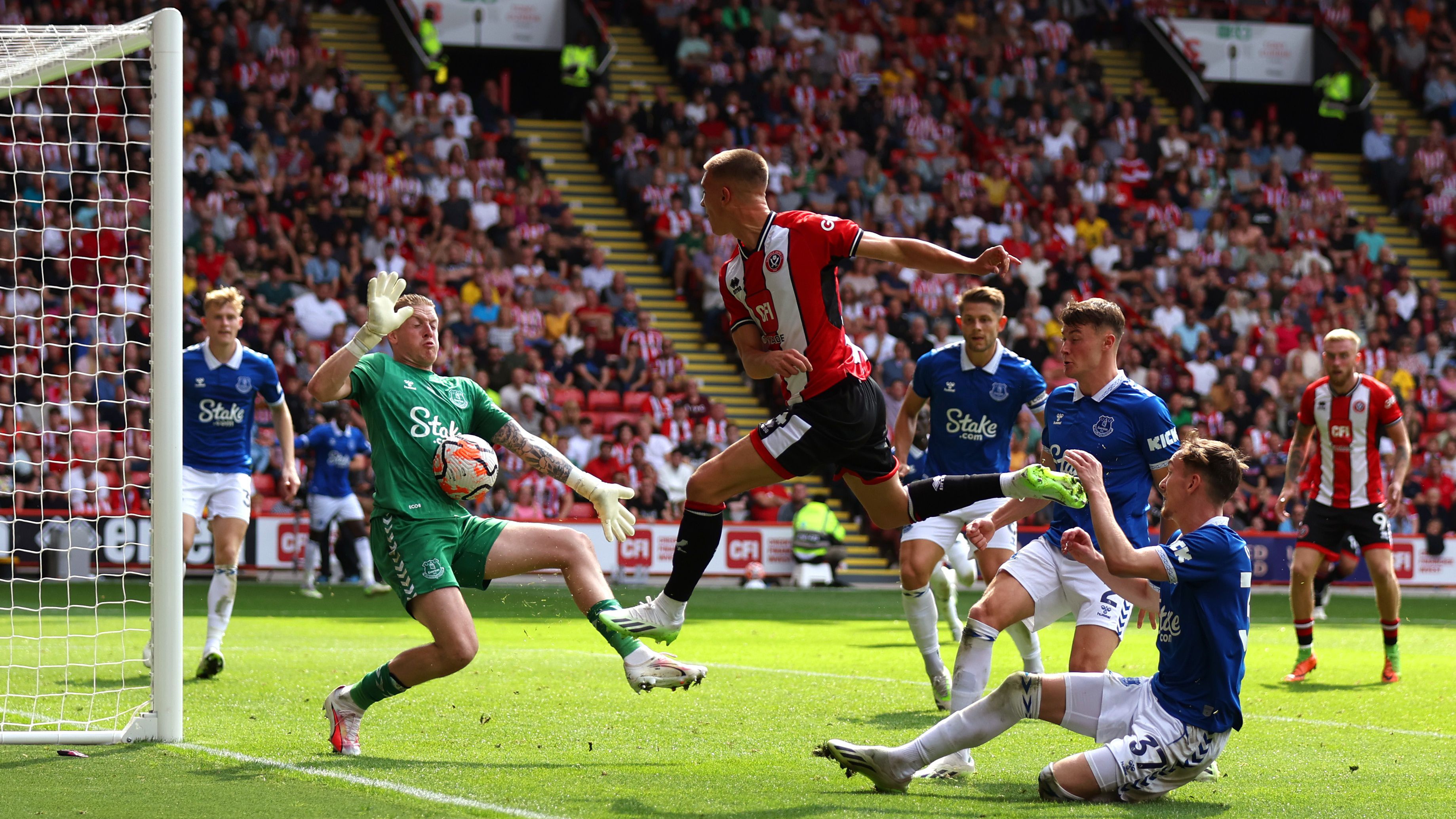 Jordan Pickford a peches öngólja után sokat tett azért, hogy meglegyen az Everton első pontja