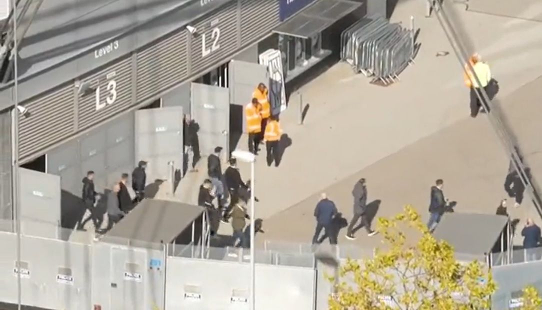 Az MU-drukkerek zöme már az első félidőben elhagyta az Etihad Stadiont – videóval