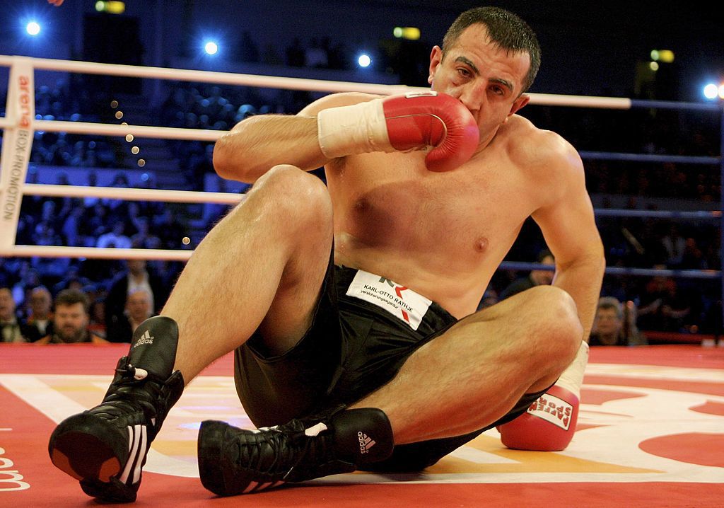 Gogics 2001 és 2012 között volt aktív bokszoló.