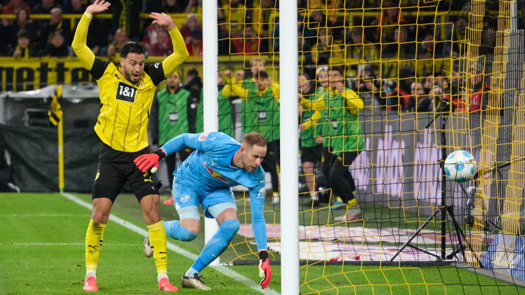 Hiába Gulácsi bravúrjai, a Dortmund elvette a Leipzig veretlenségét