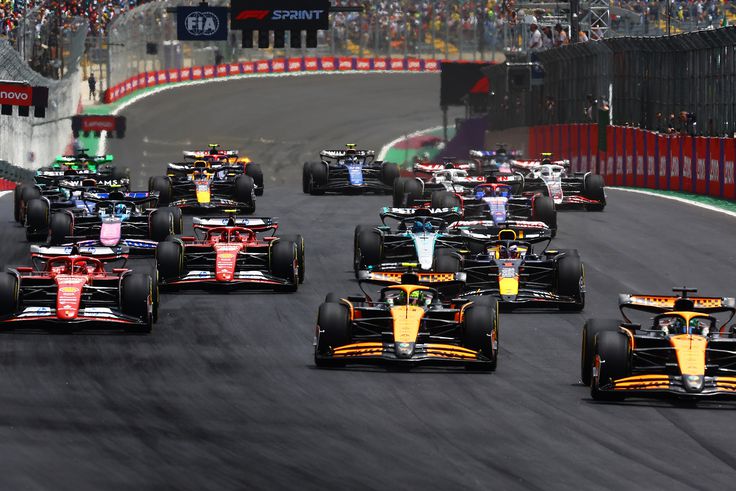 Piastri engedett, Lando Norris pedig megnyerte a brazíliai sprintfutamot