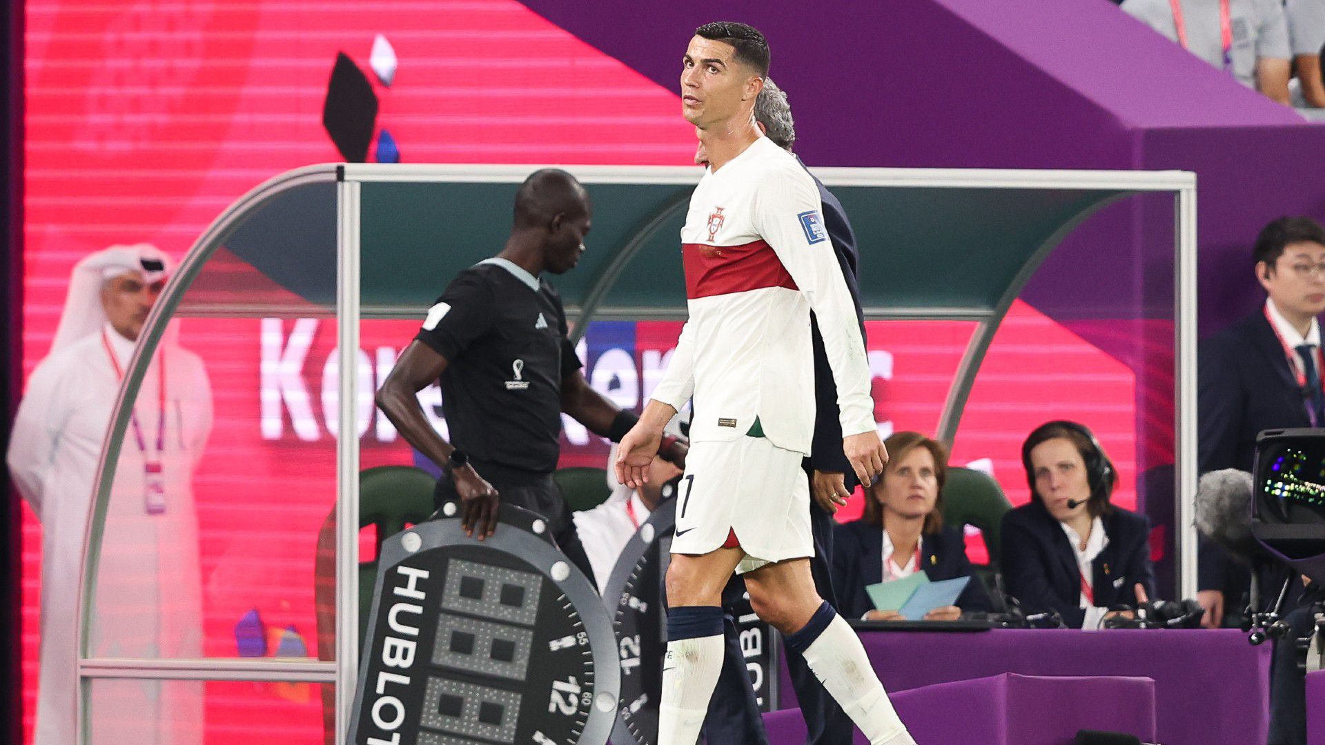Ronaldo káromkodva törődött bele, hogy lecserélik