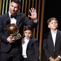 Ki nem találná, kinek a mezében biciklizik Lionel Messi kisfia – videó