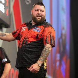 Hihetetlen leg a darts-vb döntőjében, megvan az első kilencnyilas – videóval
