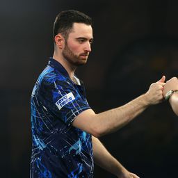 A 16 éves Littler alulmaradt a döntőben, Humphries a dartsvilágbajnok 2024-ben!