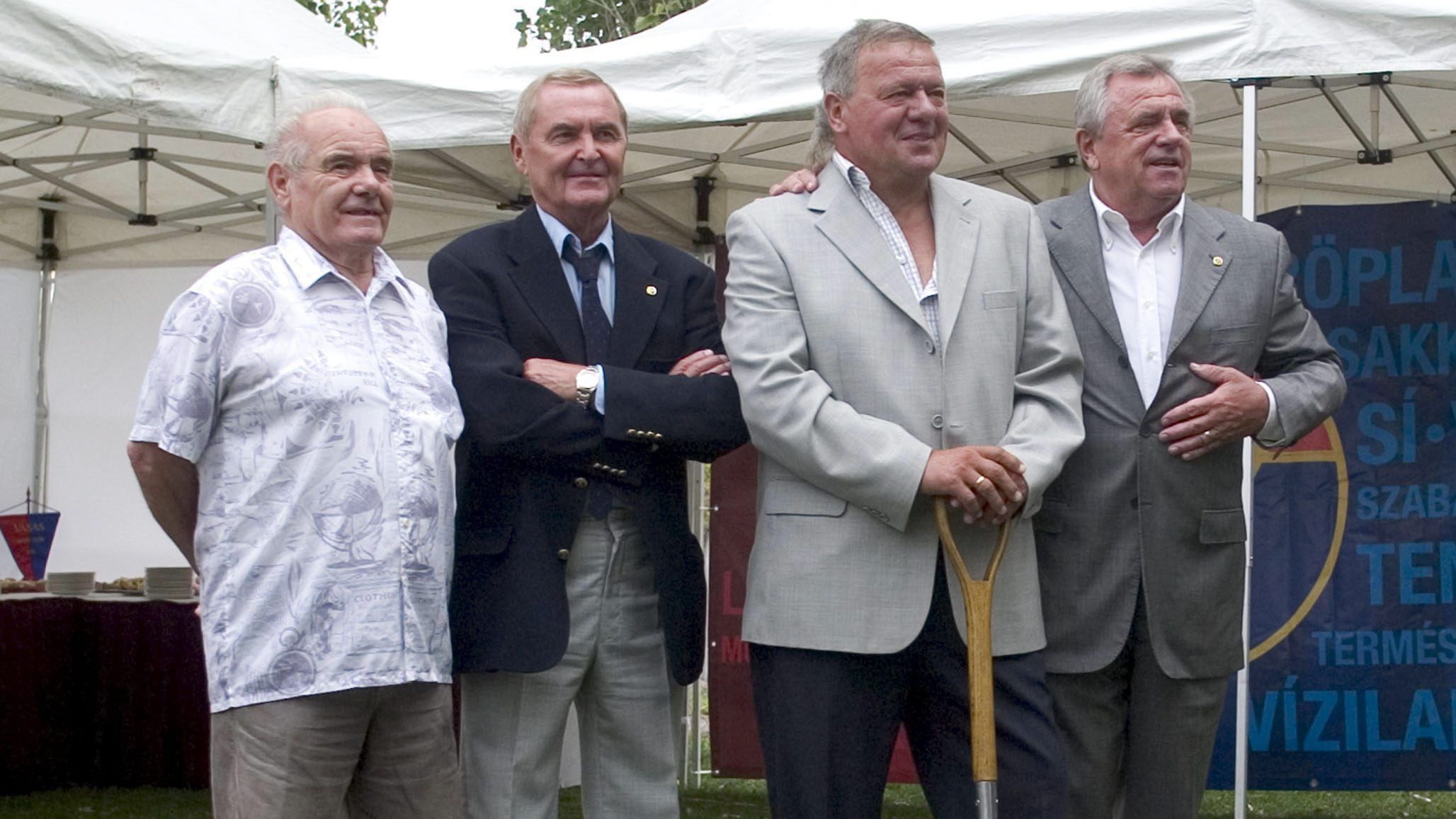 Ihász Kálmán (balról a második) a válogatottban 1962 és 1969 között 27 mérkőzésen szerepelt (Fotó: MTI/Illyés Tibor)