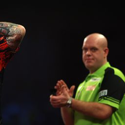 Napra pontosan 1 éve láthattuk minden idők legjobb legjét a darts-vb döntőjében – videóval