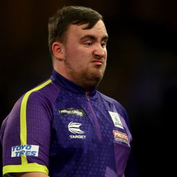 Bizonyíték a kétkedőknek: Luke Littler valóban 16 éves – képpel