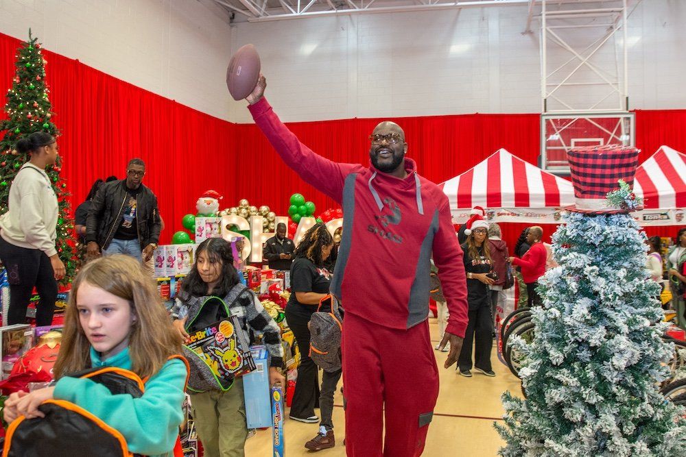 Shaquille O’Neal óriási adományosztó ünnepségeket tart, ahol minden földi jóval megajándékozza a gyerekeket (Fotó:// shaqfoundation.org)