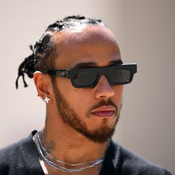 Máris botrányt okozott Lewis Hamilton Bahreinben