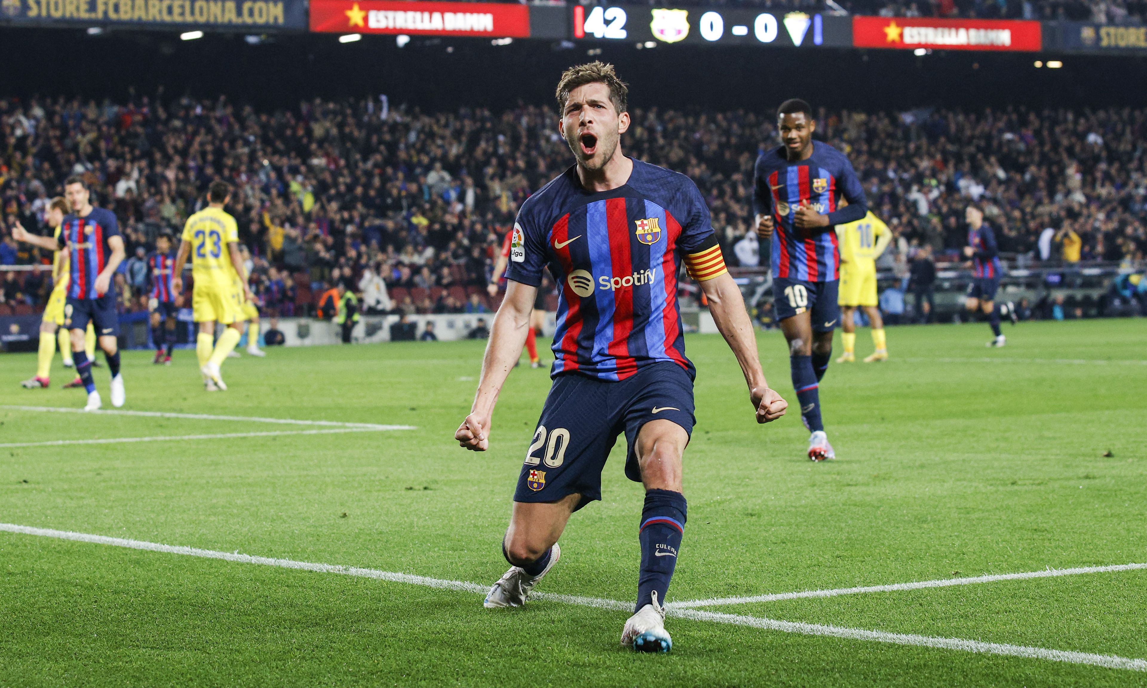 Sergi Roberto 2024-ig hosszabbított szerződést a Barcelonával.
